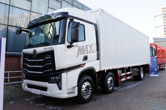 9.6 Meters Sinotruk HOWO Cargo Box Truck MAX 330HP 6X2