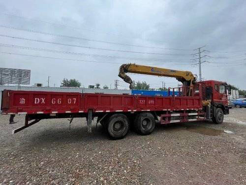 Yuchai Dongfeng Crane Used Heavy Duty Trucks FAST 9 Speed Manual